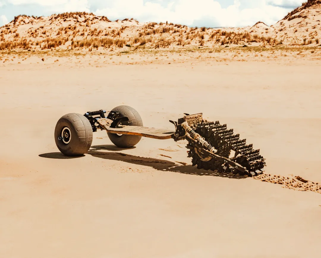 Chenilles sable pneus ballons Sternboard planche électrique dunes désert plage mer e-board tout-terrain sable